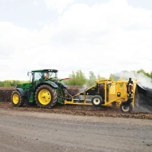 Máy đảo trộn phân hữu cơ Vermeer CT612 Compost Turner