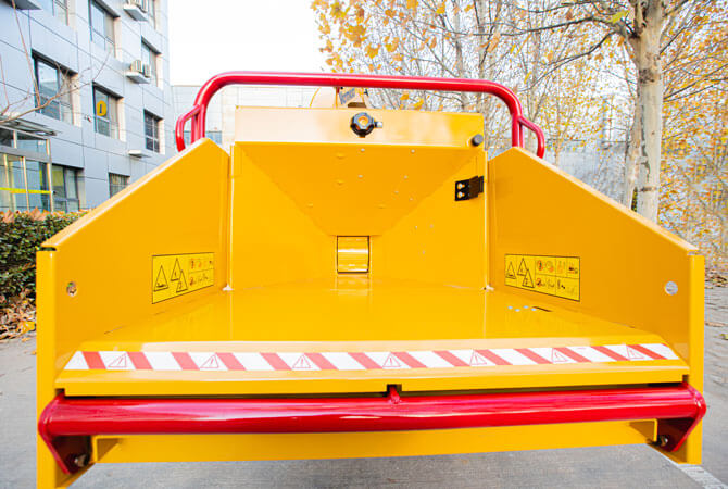 Máy băm cành cây giá rẻ BC700S Vermeer Máy băm cành cây giá rẻ BC700S Vermeer